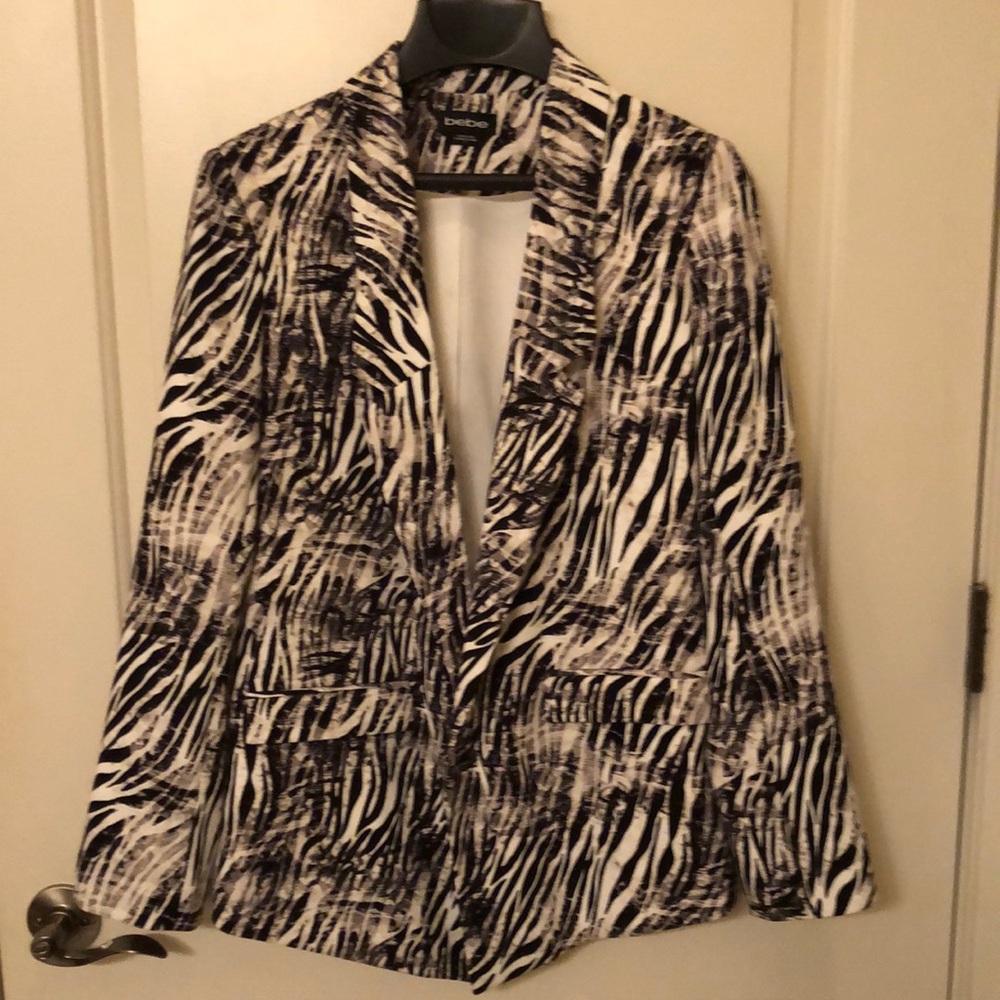 Bebe Zebra Print Blazer. Size 6. NWOT.